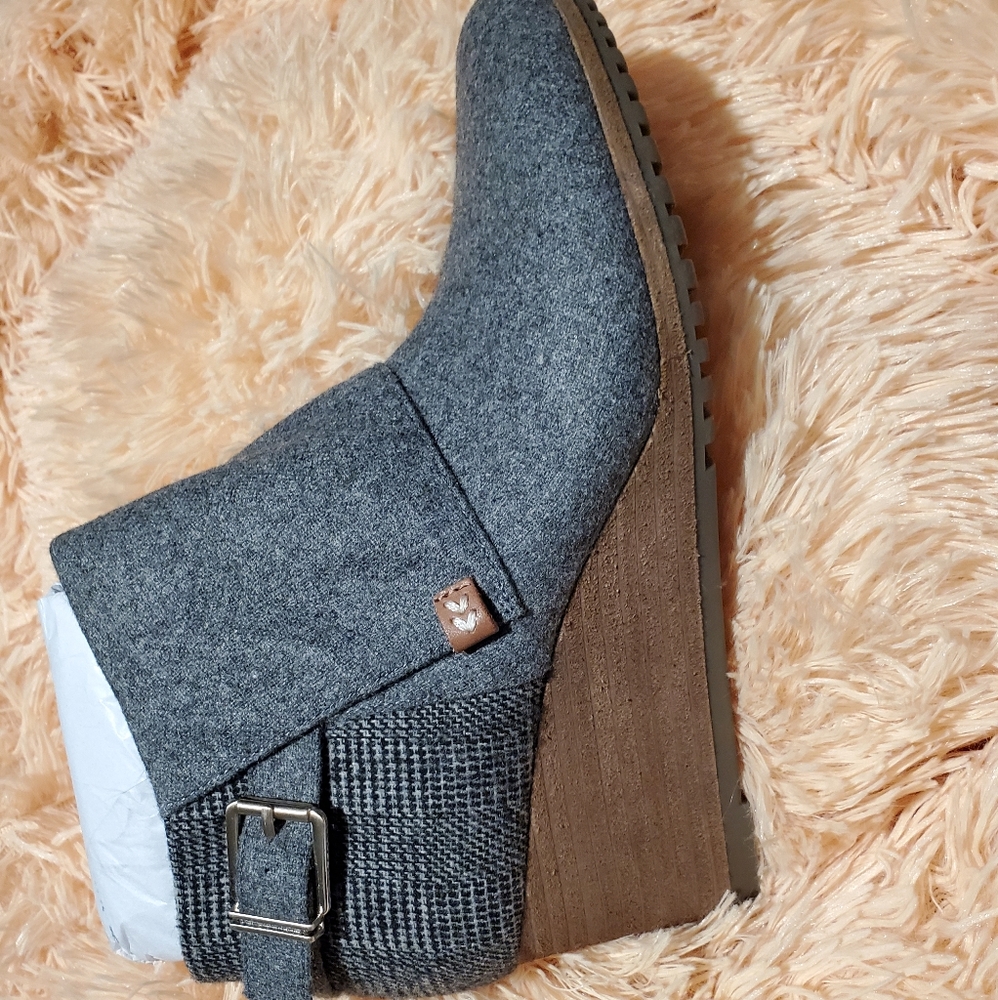 Wedge boots